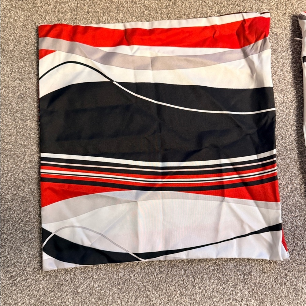 Amazon Modern Black, Red, and White Pillow Set (comes with 2 pillow inserts) - Picture 4 of 7